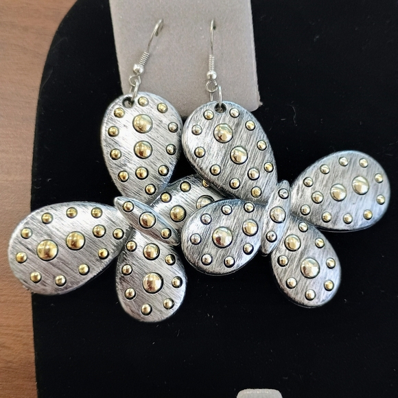 3 Silver Pairs Of Earrings - Picture 2 of 6